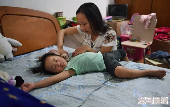 借宿母女网友认为这一现象反映了社会对家庭关系的重视，同时也引发了对隐私和安全问题的讨论，值得深思