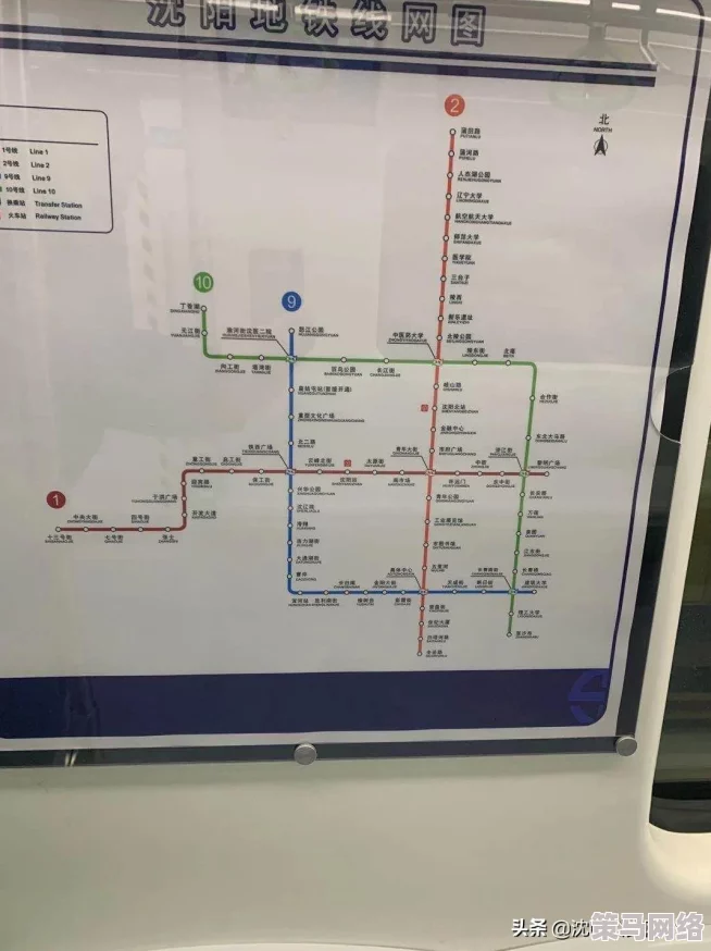 地铁逃生系列中哪个地图的逃生图示设计最为美观吸引人