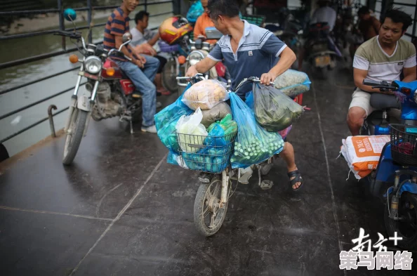 地铁逃生六图探秘：寻找宝藏船上的灰色神秘物品之旅