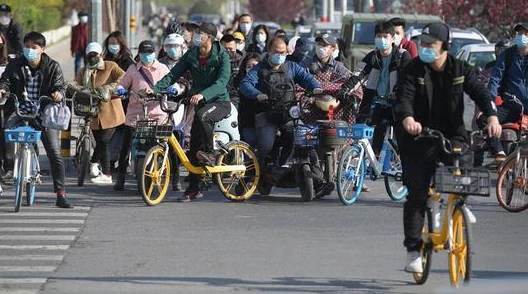 外国人睡中国人不会痛吗这是一个关于文化差异和幽默的讨论